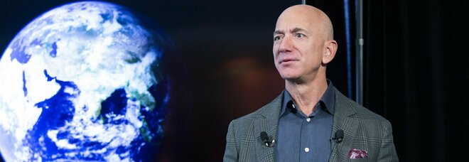 Jeff Bezos lascia la guida di Amazon: il video che spiega tutta la storia