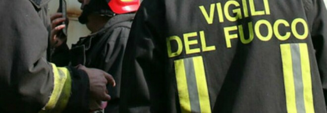 Incendio in un bosco a Monteleone d'Orvieto. Le fiamme arrivano a bordo strada, chiusa la Umbro-Casentinese
