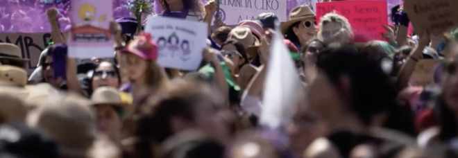 Il Messico non è un posto per donne, oltre 1000 femminicidi in un anno e monta la protesta nazionale