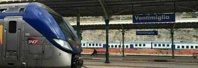 Ventimiglia, migrante folgorato sul tetto del treno: cercava di raggiungere il confine