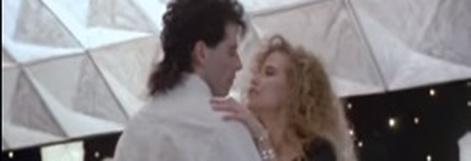 Kelly Preston e John Travolta, il sexy ballo nel film "Gli esperti americani": sul set è nato il loro amore