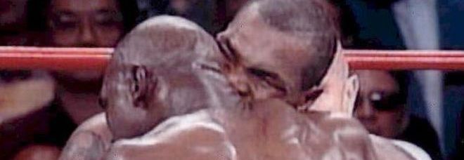 Mike Tyson, confessione choc: «Usavo un pene finto per aggirare l'antidoping»