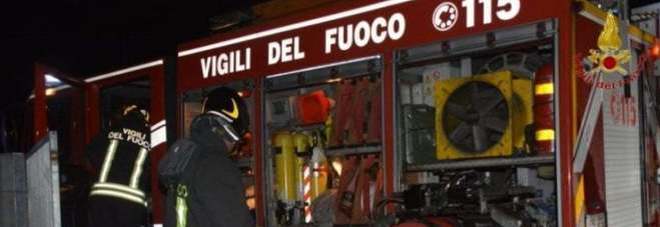 Piacenza, morta coppia cugini di 25 e 26 anni: auto contro albero e poi si incendia