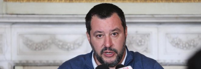 Lega, Salvini e i big riuniti per lanciare il nuovo partito