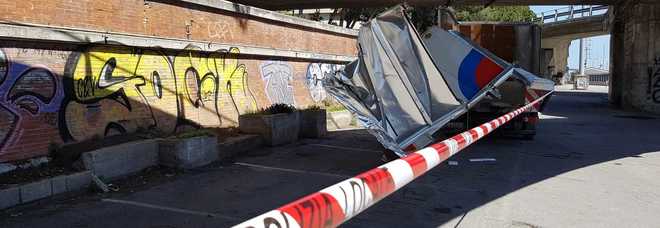 Pescara, si schianto contro il ponte: distrutto furgone a noleggio