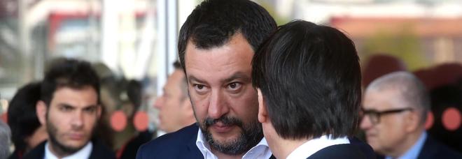 Salvini: «La foto con il mitra? Polemiche inutili»