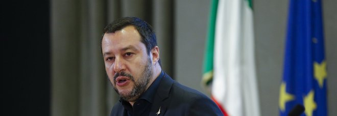 Annuncio choc sul treno, Salvini: «Capotreno Trenord non va licenziata»