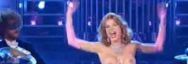 Imprevisto hot a Tale e Quale Show, Veronica Maya resta a seno nudo