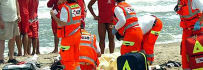 Taranto, ingoia un acino d'uva: bambina di due anni muore in spiaggia