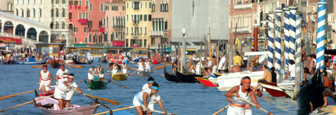 Regata Storica di Venezia, disparità di premi tra uomini e donne. Pesano gli sponsor