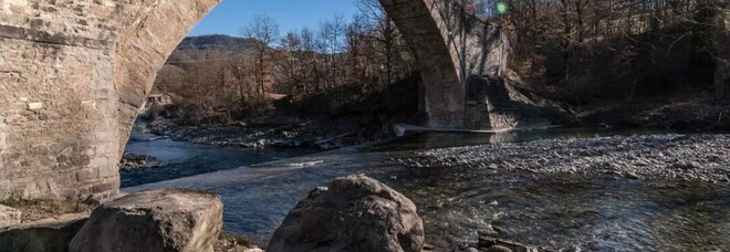 Modena, ragazzo si tuffa nel fiume e muore: il giovane, 22 anni, era insieme ad alcuni amici