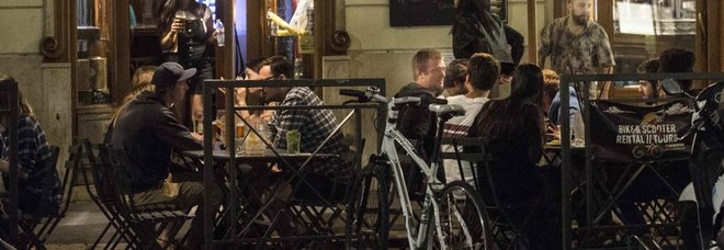 Roma, turista olandese molesta due ragazzine e al pub scoppia la rissa