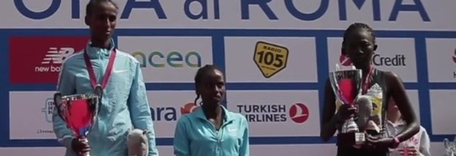 Maratona di Roma, vince il keniano Birech: tra le donne trionfa Tusa per la terza volta
