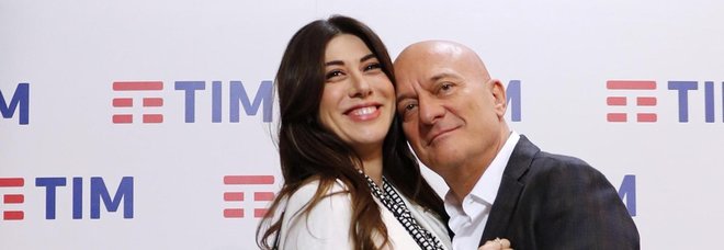 Sanremo 2019, gaffe di Claudio Bisio: chiama Virginia «Michelle». E la Raffaele si vendica così