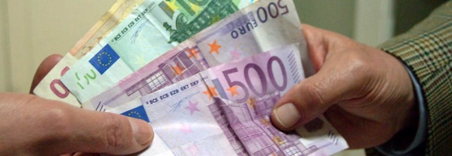 Roma, «Liquido prodigioso moltiplica le banconote», 25mila euro per la "pozione magica": due denunciati