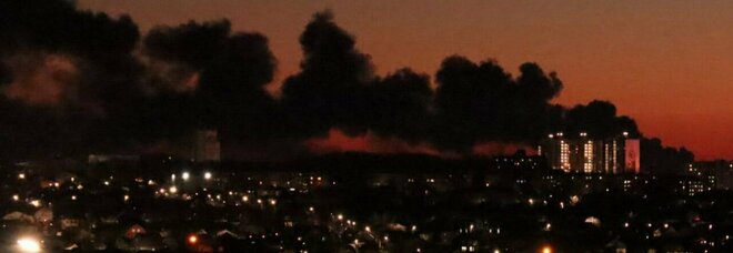 Guerra in Ucraina, nuovo attacco con i droni contro la Russia: colpito l'aeroporto di Kursk