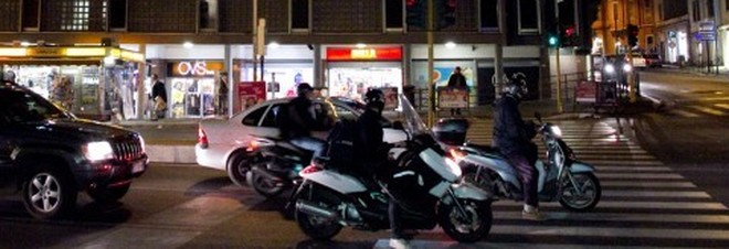 Roma, tenta di rapinare un supermercato e aggredisce una commessa: 29enne arrestato