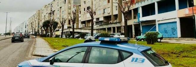 Napoli, ucciso come un boss: 10 colpi di pistola a un 35enne che stava attraversando Ponticelli in auto