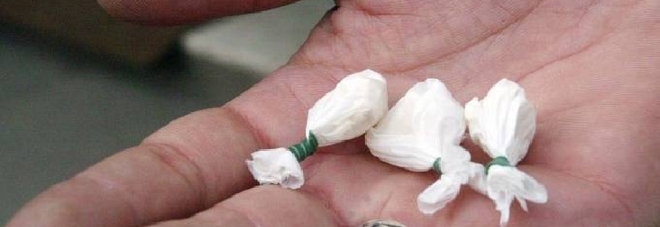 Roma, nascondeva nella minicar 74 dosi di cocaina: minorenne in manette