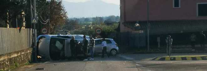 Villa Santa Lucia, si ribalta con l'auto: ferito un uomo