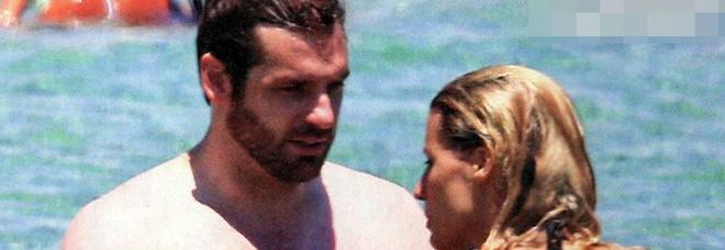 Michelle Hunziker e Tomaso Trussardi, la lite in vacanza al mare: musi lunghi e gesti stizziti