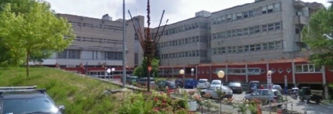 Fanno saltare il bancomat dell'ospedale di Pergola: bottino da 7mila euro