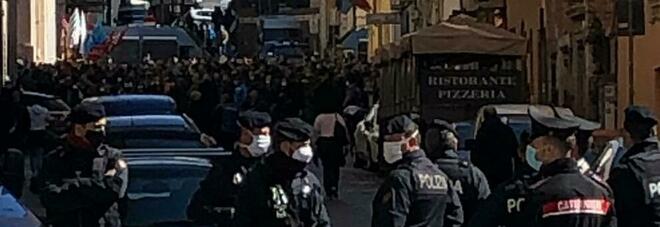 Roma, centro blindato per le proteste dei lavoratori di Alitalia: disagi per il traffico
