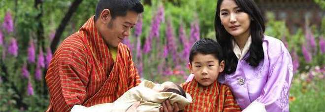 La regina del Bhutan, la più giovane del mondo, oggi compie 30 anni. É la Kate Middleton dell'Himalaya
