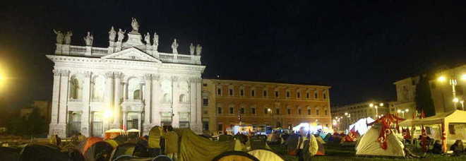 Roma, nella tendopoli di San Giovanni, aspettando il corteo