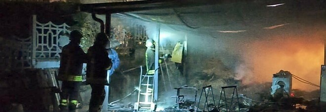 Terni, Incendio nella notte: Gravi danni in un appartamento a Collescipoli