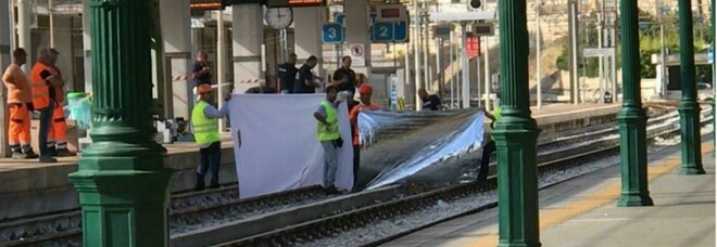 Foggia, ragazzo di 21 anni cammina sui binari: travolto e ucciso dal treno
