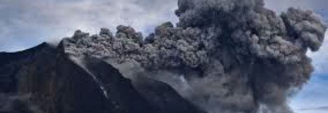 Sumatra, esplode il vulcano: la lava uccide quattordici persone