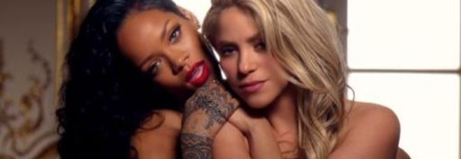 Shakira e Rihanna nel videoclip di "Can't remember to forget you"