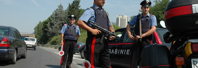 Cinquantenne sorpreso dai carabinieri con la cocaina