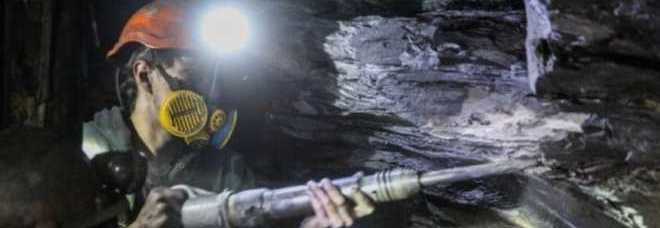 Ucraina, la dura vita dei minatori di carbone nell'inferno di Komsomolets