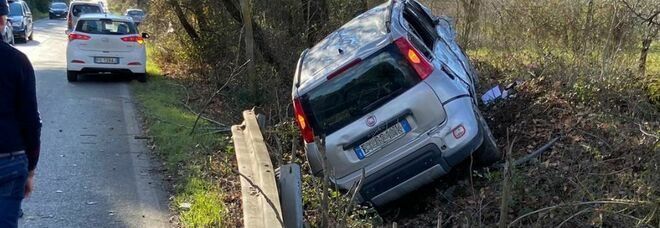 Auto esce di strada sulla provinciale Nepesina, il guidatore si allontana: fermato dai carabinieri