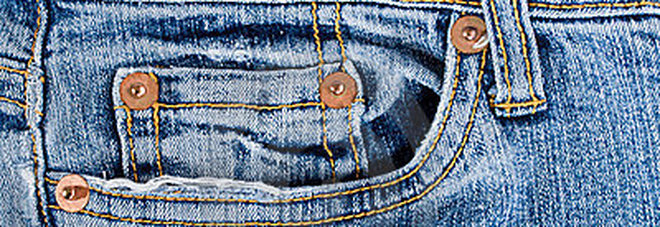 Jeans, ti sei mai chiesto a cosa servono i bottoncini in rame della tasca? Ecco la verità...