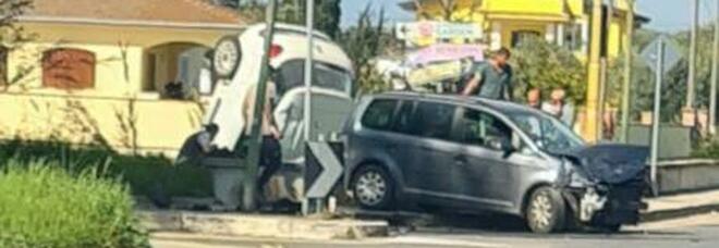 Circeo, incidente al semaforo: coinvolte due auto, un ferito in gravi condizioni