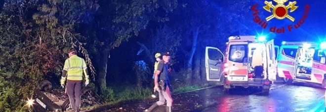 Auto contro un albero nel Foggiano, morti due amici 18enni