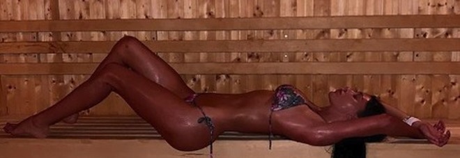Belen nuda in sauna, la foto hot su Instagram: «Quando avrò 70 anni mi coprirò...»