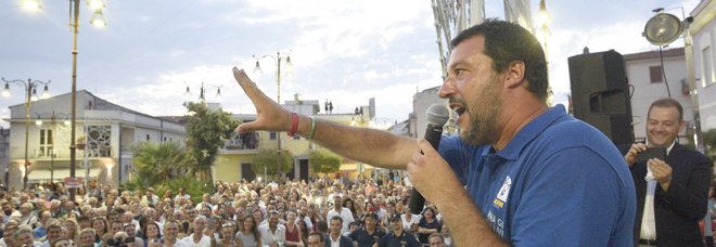Salvini: studiamo reintroduzione servizio militare. La capotreno dei rom? Da premiare