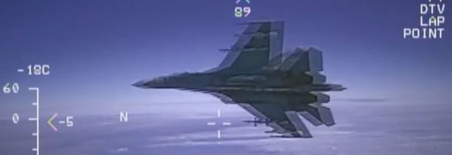 Mar Nero, caccia russo sfreccia a meno di due metri da aereo da ricognizione Usa Video
