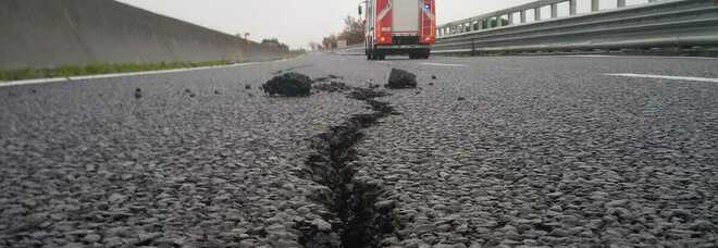 Cede l'asfalto per il maltempo, chiuso a Viterbo un tratto di superstrada