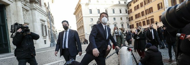 Quirinale, Matteo Renzi arriva di corsa e in ritardo al voto: «Mi hanno dato l'orario sbagliato»