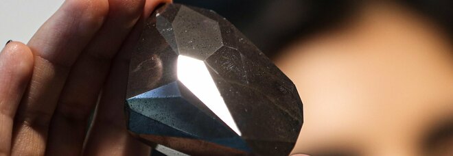 Diamante nero più grande del mondo, "Enigma" va all asta a Dubai: il prezzo è da record