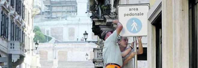 Piazza di Spagna, stop al traffico. ​Primo giorno di pedonalizzazione