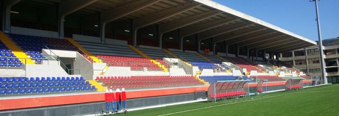 Stadio di Acquasanta: ecco il rossoblù dei seggiolini