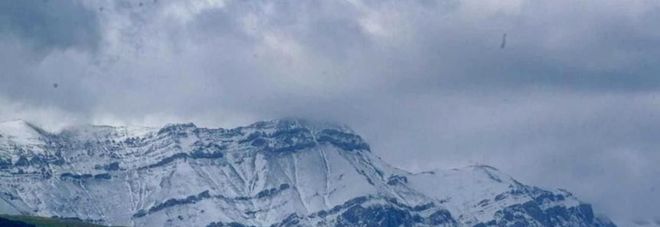 Abruzzo, nevica sul Gran Sasso: manto di 10 centimetri a Campo Imperatore