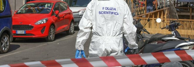 Roma, accoltellato alla schiena in piazza del Gazometro: morto un 26enne
