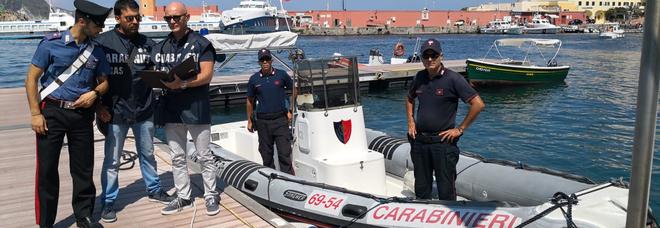 Controlli dei carabinieri a Ponza: sanzioni e sequestri, chiuso un locale